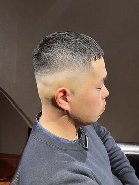 ビーダンディー(Bee dandy) ビジネススキンフェード おしゃれボウズ クロップカットスタイル