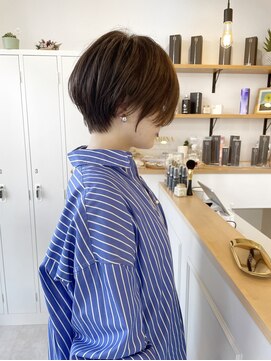 スリーヘアー(THREE hair) 髪質改善inカラー×王道ショート