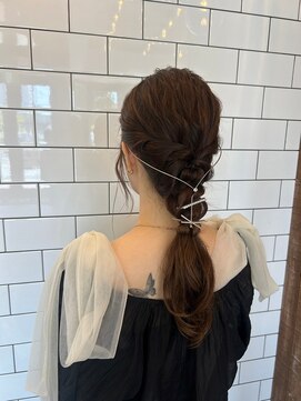リック(Ric by KENJE) 【イベントヘアアレンジ/編みおろし(結婚式やパーティーに)】