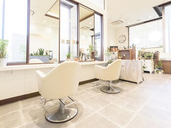 コピーヌエー 四日市店(copine a)の写真/植物などの雑貨がある解放感あふれるサロン♪他にないこの空間をお楽しみ下さい♪