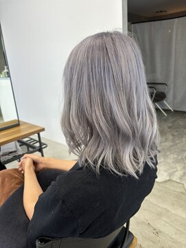 テラス トヨタ(Telasu Toyota) 20代30代40代50代◎ハイトーンカラーのホワイトグレージュ