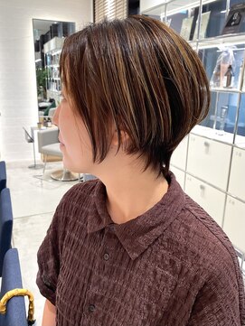 ステアケース 武蔵小杉店(stair:case) 大人ショート/ショートボブ/白髪ぼかしハイライト/武蔵小杉