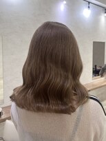 イル(iLu.) ブラウンベージュ/ベージュカラー/ミディアムヘア