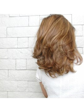 あだち美容室 宮の森店 ナチュラルハイライト