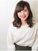 セミロング・アッシュグレー・巻き髪