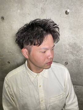 イーラ(era) ソフトツイストパーマアップバングツーブロック刈り上げ