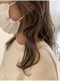 20代30代大人かわいいミルクティーベージュインナーカラー