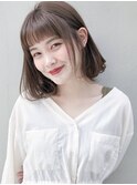 オン眉ミディアムボブスタイル
