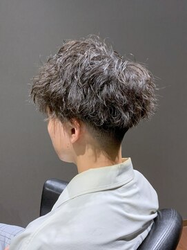 ビーダンディー(Bee dandy) ビジネスツーブロックマッシュショートツイストスパイラルパーマ