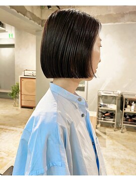 イシ(isi) ショートボブ