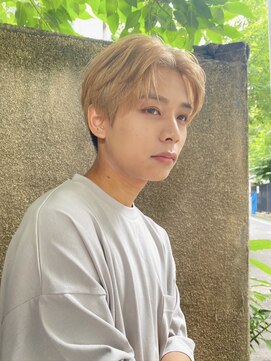 コンティニュー オモテサンドウ(CONTINUE OMOTESANDO) ミルクティーベージュナチュラルセンターパートメンズカット