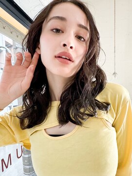 ノラ ウメダ(NORA UMEDA) レイヤーロングワンカール姫カットシアーカラーセミディ