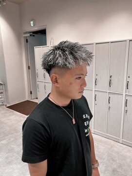 ルーストデラックス 京都河原町三条(ROOST dx) ホワイトハイライト×ツイストパーマ