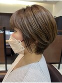 ツヤ感 丸みショートボブ ミントグレージュ