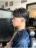 海外風フェードスタイル　センターパート×テーパーフェード