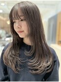 アッシュベージュ／レイヤーカット