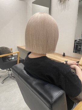 ボブ×ホワイトベージュ