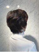 くせ毛を生かした大人ショートウルフ