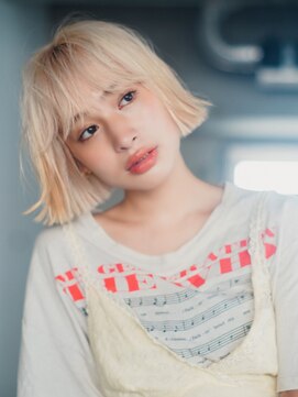ライラ(Lyla) 半ナマ質感　ラフブロンドボブ