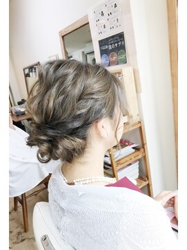ロカット サロン(Roquat Salon) ゆるふわミディアムカジュアルアレンジ【ヘアアレンジ　立川】