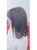 ヘアスタイルを軽く見せる柔らかベージュカラー