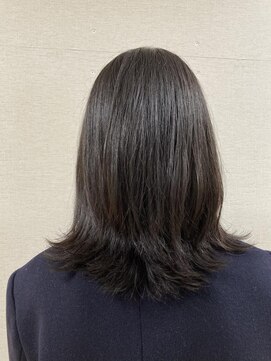 コム(com by neolive) 外ハネミディ3