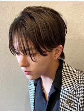 ビンゴ(BINGO) 1046黒髪韓国風バングセンターパート刈り上げ束間ウルフマッシュ