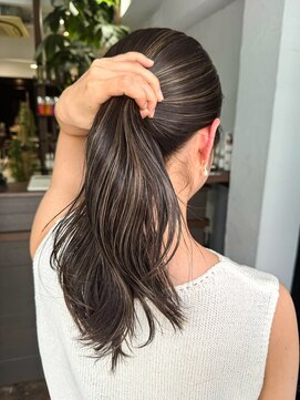 ノラ ウメダ(NORA UMEDA) ハイライトカラーレイヤーカットケアブリーチインナーハイライト