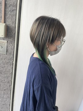コレロ ヘアー(KORERO hair) グリーンカラー×サイドウルフ