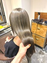 リリアーナ(LILIANA)&nbsp;ブリーチ　オリーブグレージュ　オリーブ　ハイトーン