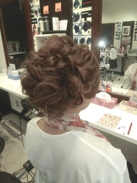 ヘアセットサロンエッジ(Edge) 大人ルーズツイストアップ
