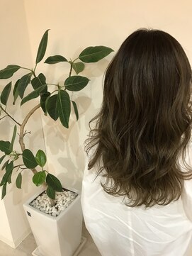 ヘアーデザインアンジー(Hair design Angie) 【スモーキー×オリーブ】