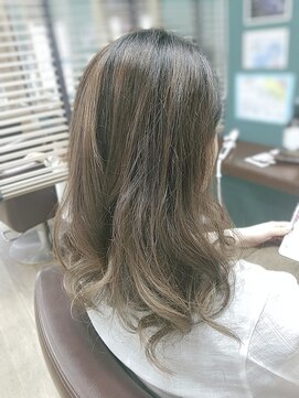 ヘアースタジオココルッチ(hair studio CoCo-Rucchi) グレー系のカラー