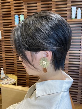 ムスビ(hair musubi) 黒髪ショートにピアス付けてお出かけスタイル