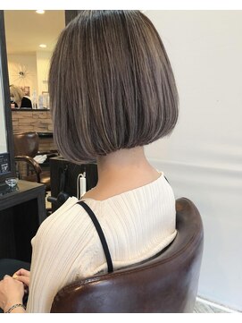 イット(it.) kana ケアブリーチ ミルクティーベージュ ボブ