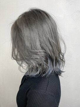 ヘアリゾート粋 新宿三丁目本店 《前地 麻衣》裾カラーが可愛い☆グレーシルバー×ブルー