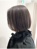 シャツ、タートル+襟足スッキリ丸みボブ