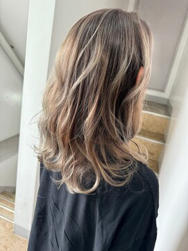 リルア 博多(LIRUA) 白髪ぼかしバレイヤージュ