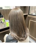 オリーブベージュ