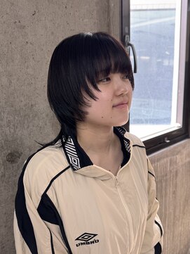 アジリ(agili) ウルフカット/黒髪/艶髪/顔周り/レイヤー/ミディアムウルフ