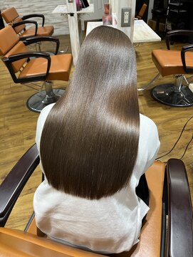 アウラ 近鉄八尾駅前店(Aura) レイヤーカット×イルミナカラー×UPTOGLOSS髪質改善  近鉄八尾