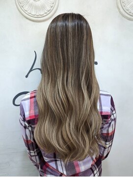 オースト ヘアー ステラ 新宿店(Aust hair Stella) コントラストハイライトで立体感のあるヘアーを