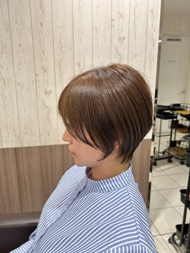 アース 天満橋店(HAIR & MAKE EARTH) 20代30代40代前下がりストレート小顔補正立体カット