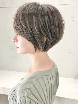 斜めバング グレージュカラー シルキーベージュ マッシュパーマ