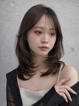 ディーエックス スリー(Dxxxx III) ミディアム レイヤー 顔周りカット 透明感カラーTOMOKI