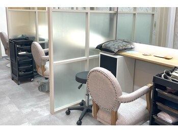 ストーリー 与野店(STORY:E)の写真/【マンツーマン×全席半個室サロン】プライベート空間で周りの目を気にせずにゆったりサロンタイム♪[与野]