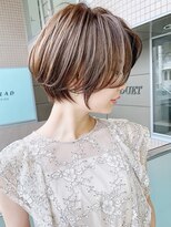 大人可愛い耳かけショートボブフォギーベージュ【江角力也】