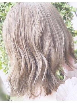 ヘアーステーション ハレラ(Hair station HaLe'LA) ホワイトベージュ