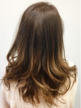 ローダ ヘアデザイン Roda hair designの写真/【髪質・クセを見極めたカラーリング♪】経験豊富なStylist×マンツーマン施術で理想のカラーが叶う！