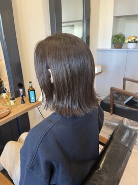 ジーニー(GeeNY) 切りっぱなし外ハネボブヘアスタイル